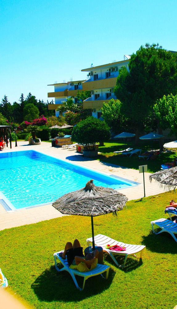 Achousa Lejlighedshotel 3*