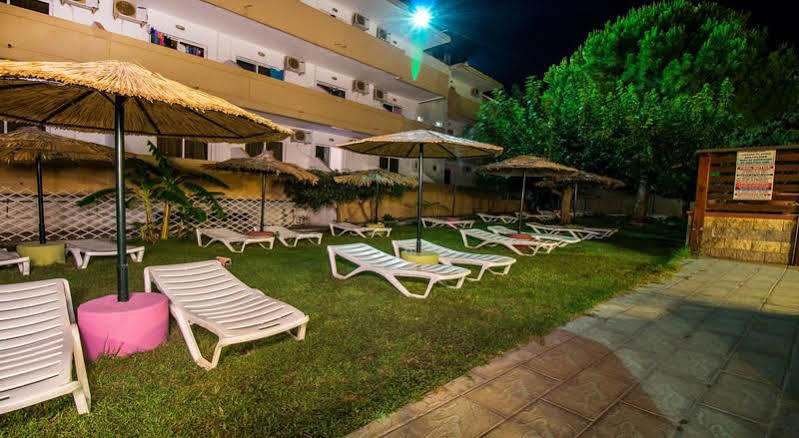 Achousa Lejlighedshotel 3*